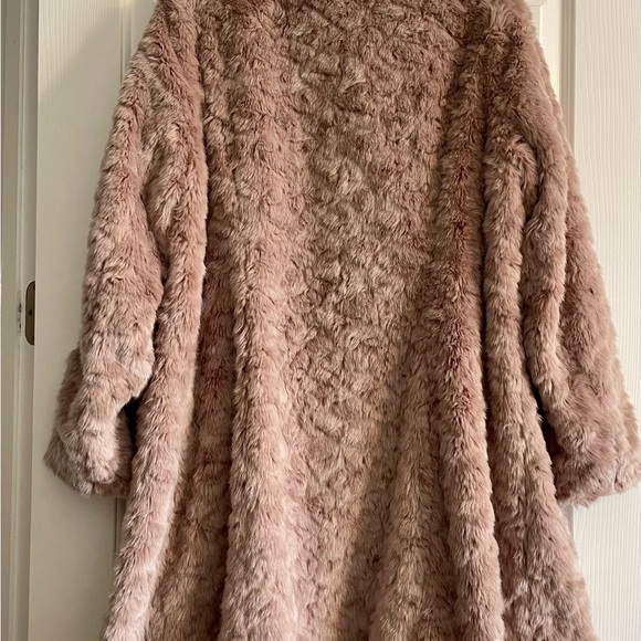 Cabi CONTESSA COAT  XL Pink Faux  Fur Coat  Limited Edition. EUC - Picture 11 of 13